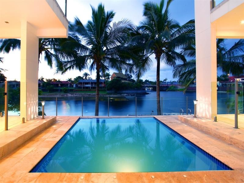 34 Weatherly Avenue, Mermaid Waters QLD 4218