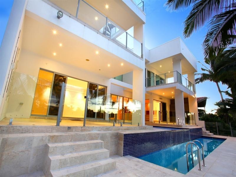 34 Weatherly Avenue, Mermaid Waters QLD 4218