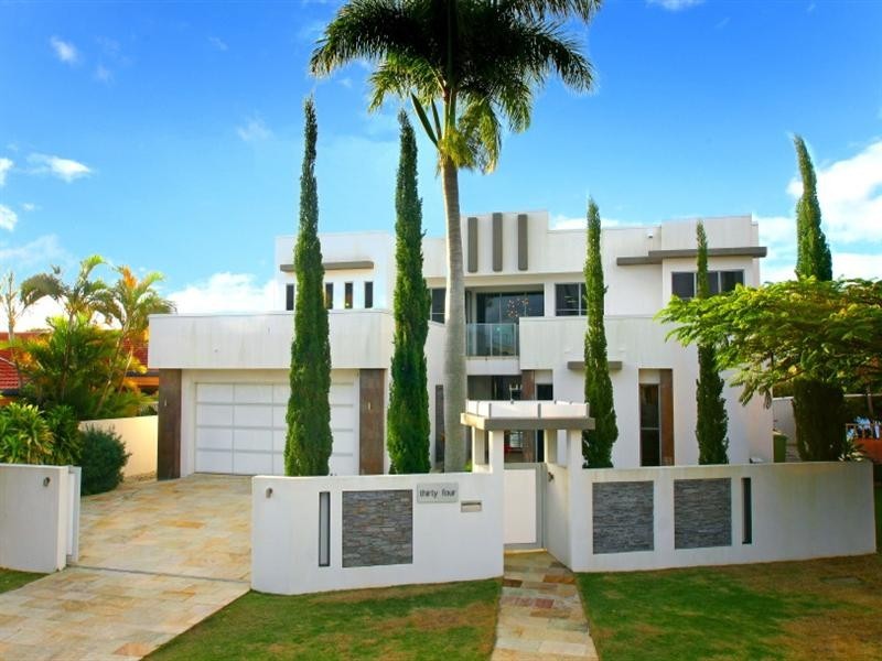 34 Weatherly Avenue, Mermaid Waters QLD 4218