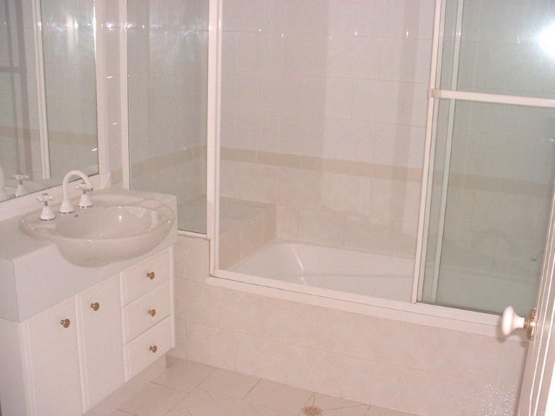 3/3 Federation Avenue, Broadbeach QLD 4218