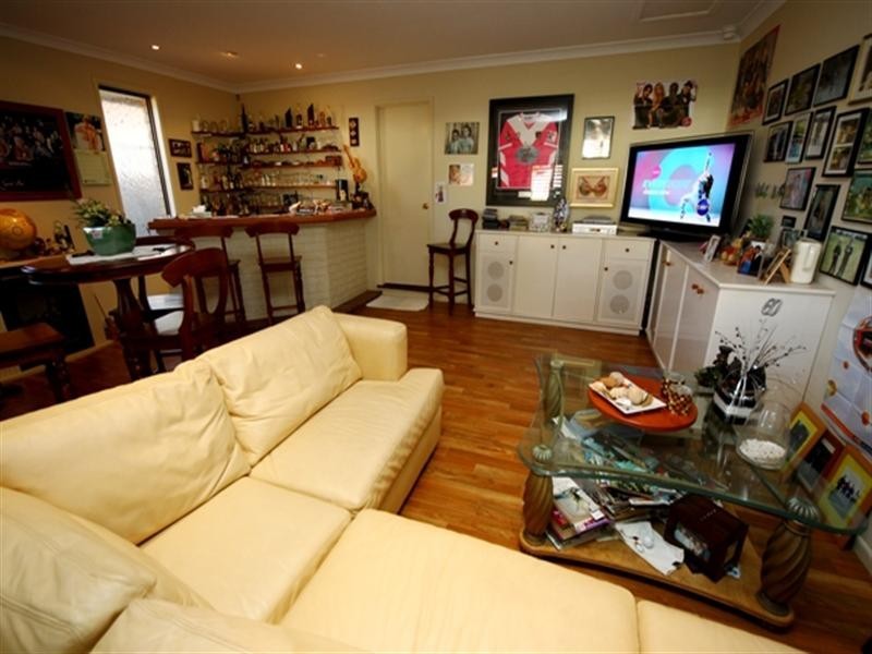 35 Lancelin Drive, Mermaid Waters QLD 4218
