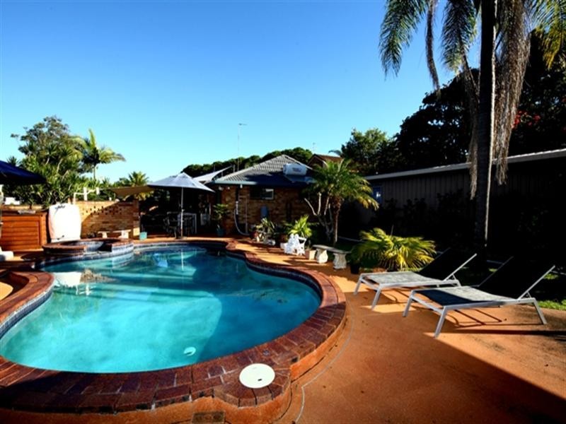 35 Lancelin Drive, Mermaid Waters QLD 4218