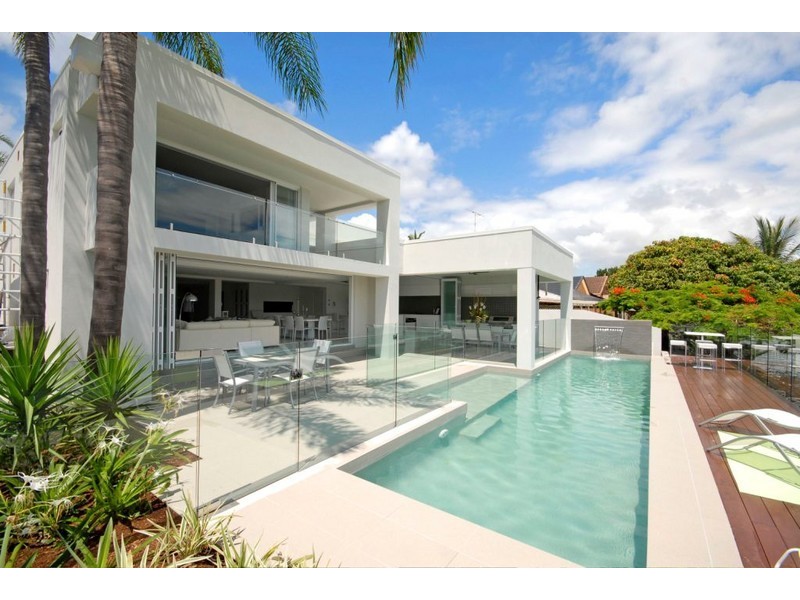 7 Alma Street, Broadbeach Waters QLD 4218