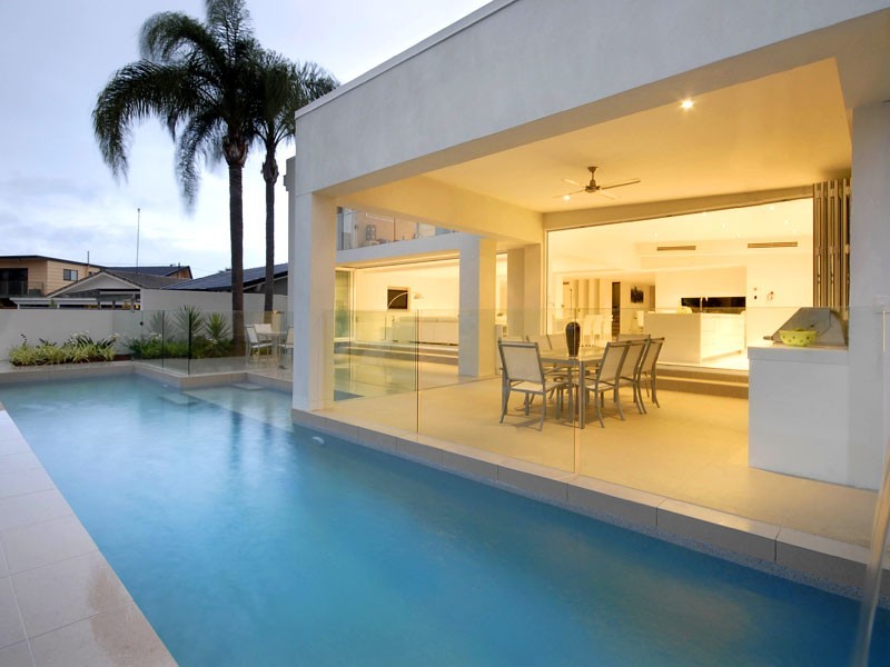 7 Alma Street, Broadbeach Waters QLD 4218