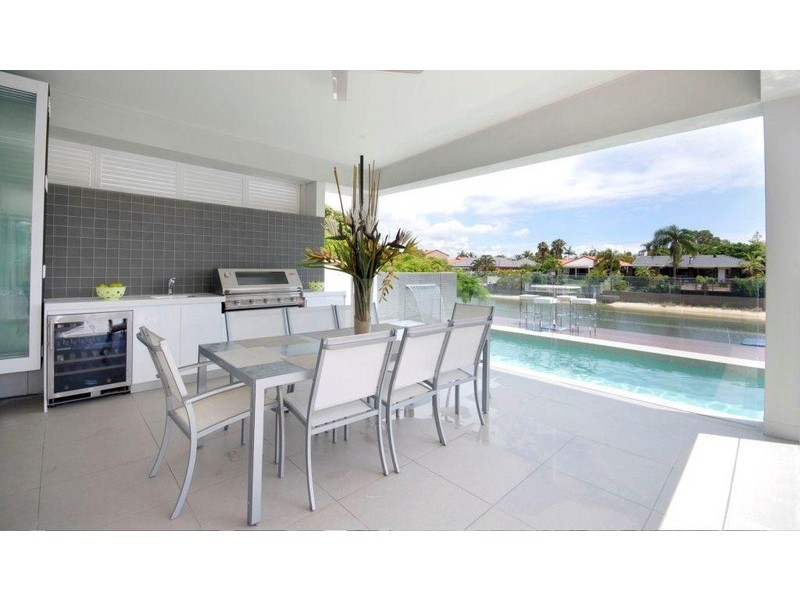 7 Alma Street, Broadbeach Waters QLD 4218