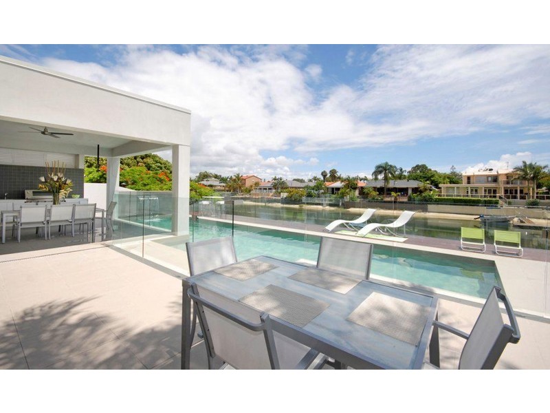 7 Alma Street, Broadbeach Waters QLD 4218