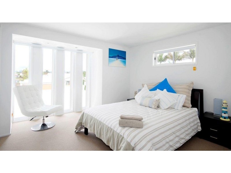 7 Alma Street, Broadbeach Waters QLD 4218