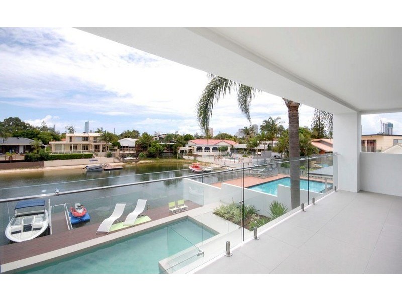 7 Alma Street, Broadbeach Waters QLD 4218