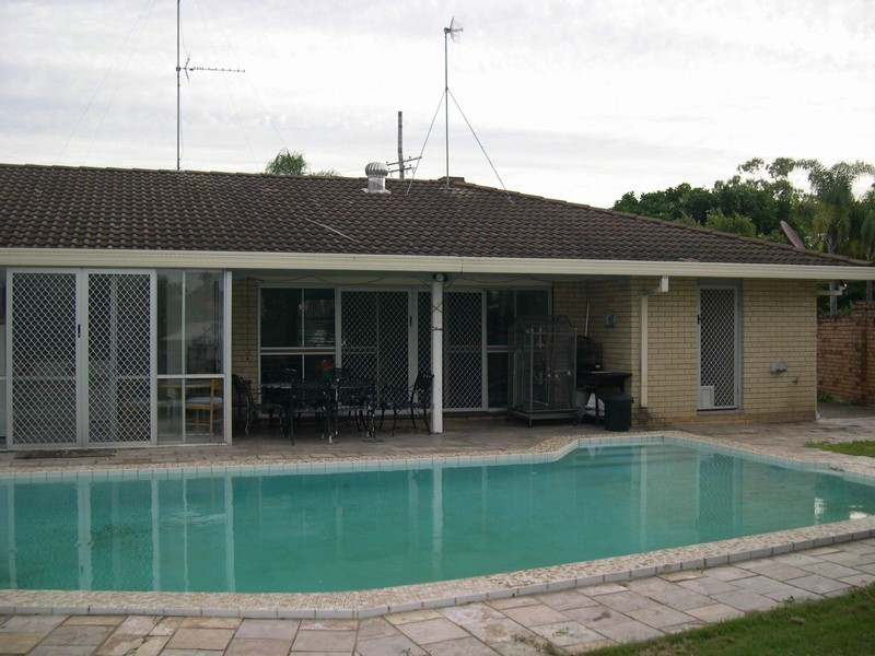 15 Cypress Drive West, Broadbeach Waters QLD 4218