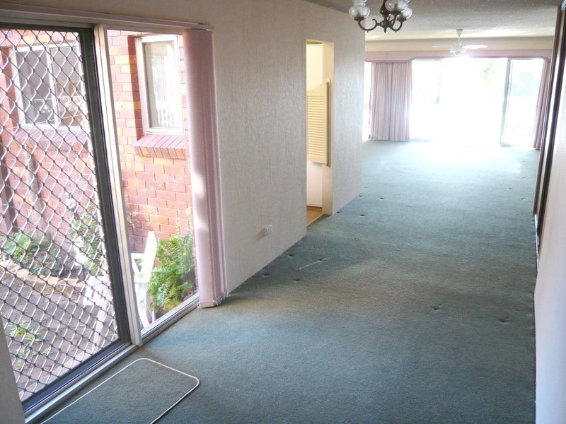 29 Hooker Boulevard, Broadbeach Waters QLD 4218