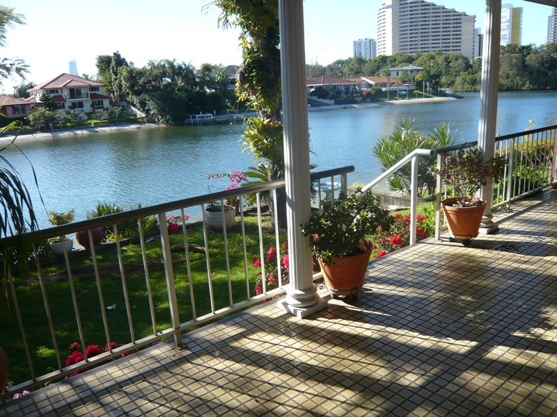 29 Hooker Boulevard, Broadbeach Waters QLD 4218