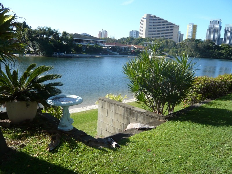 29 Hooker Boulevard, Broadbeach Waters QLD 4218