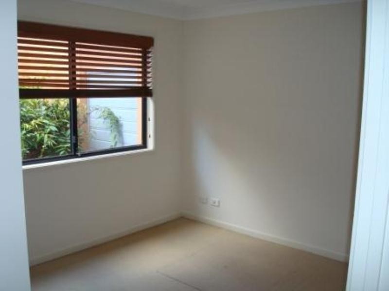 1/6 Burrabee Street, Burleigh Heads QLD 4220