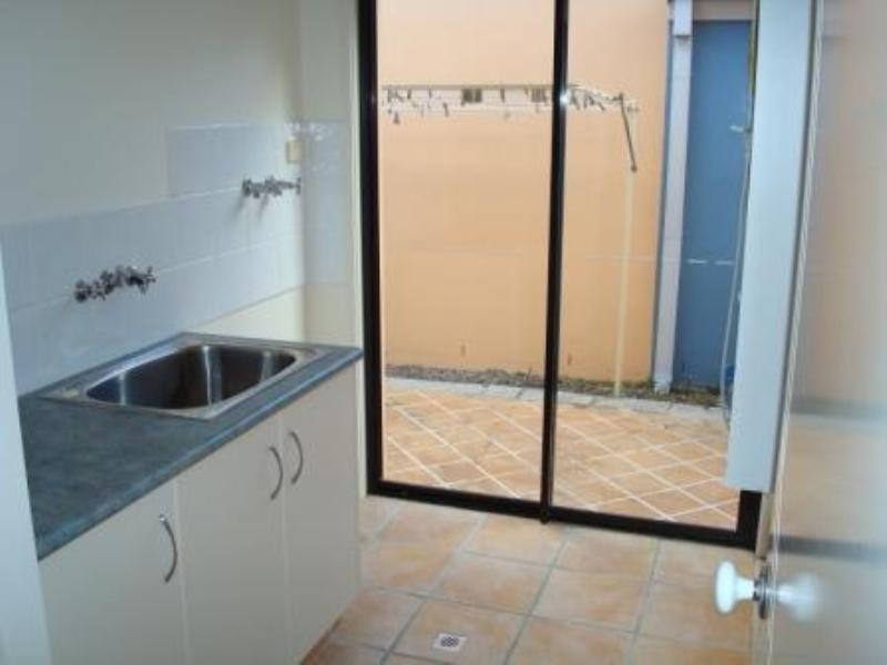 1/6 Burrabee Street, Burleigh Heads QLD 4220