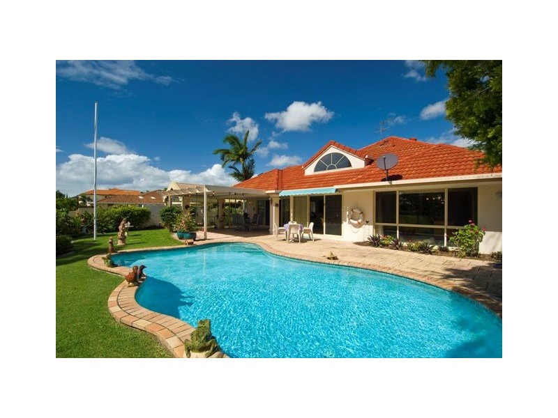 Clear Island Waters QLD 4226