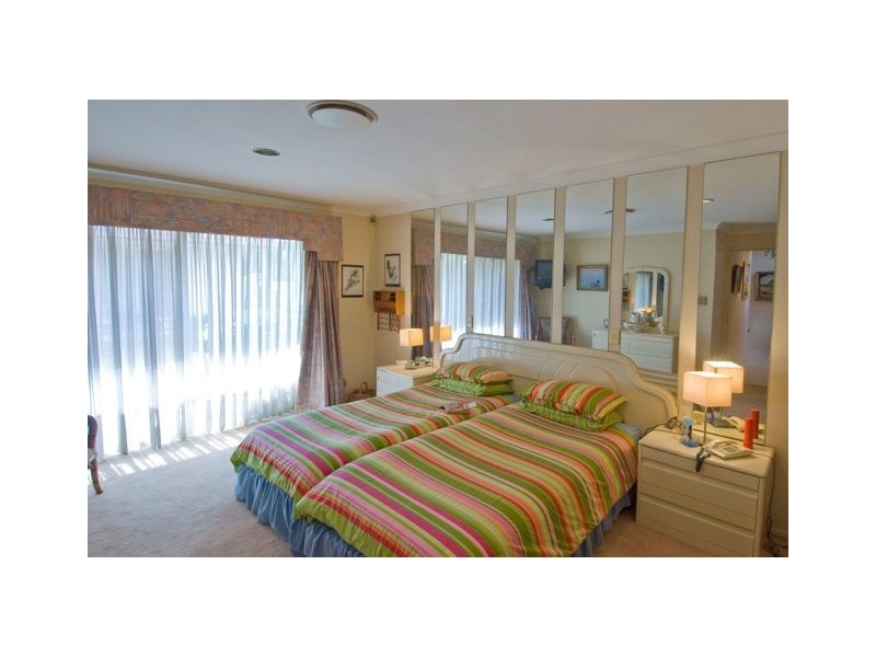 Clear Island Waters QLD 4226