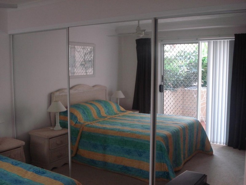 2/12-14 Britannia Avenue, Broadbeach QLD 4218