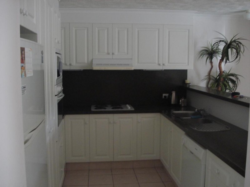 2/12-14 Britannia Avenue, Broadbeach QLD 4218