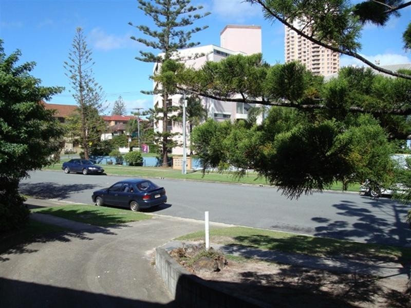 1/33 Chelsea Avenue, Broadbeach QLD 4218