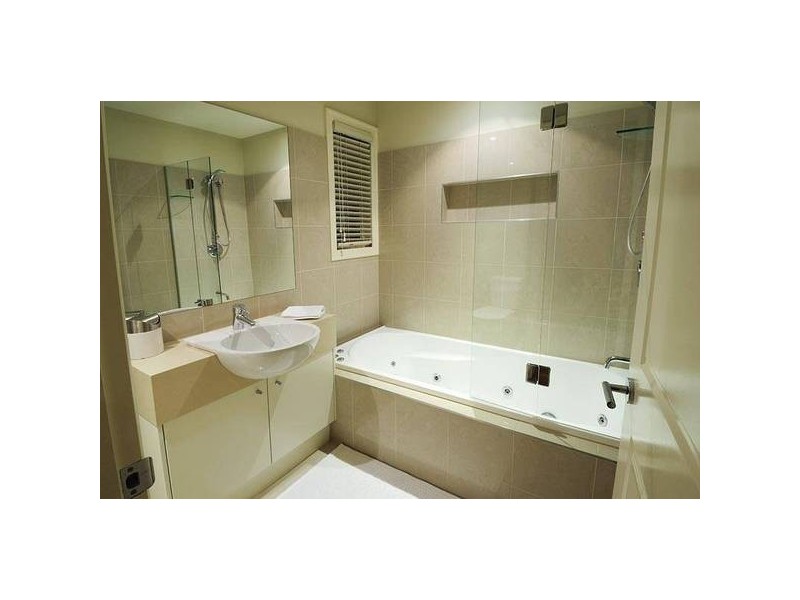 53b Thackeray Street, Norman Park QLD 4170