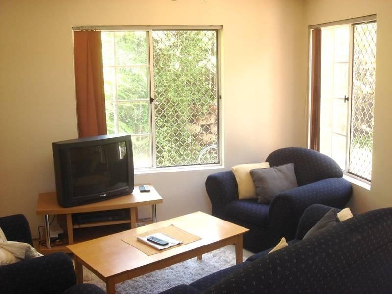 1/64 Armadale Street, St Lucia QLD 4067