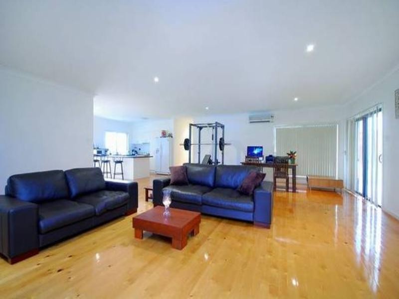 8 Zoe Place, Moggill QLD 4070