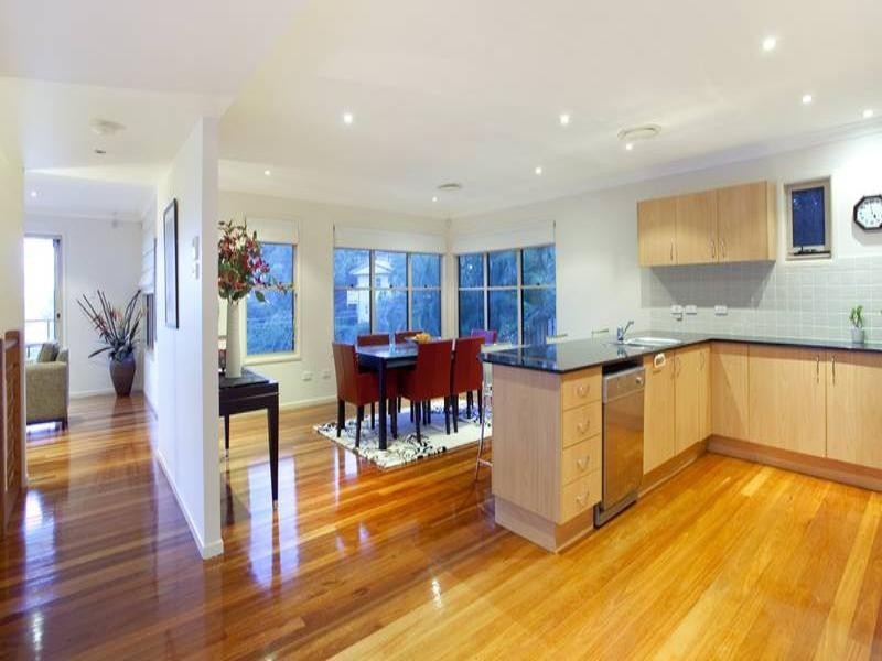 4 Orchard Terrace, St Lucia QLD 4067