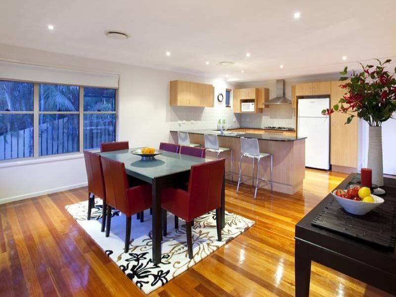 4 Orchard Terrace, St Lucia QLD 4067