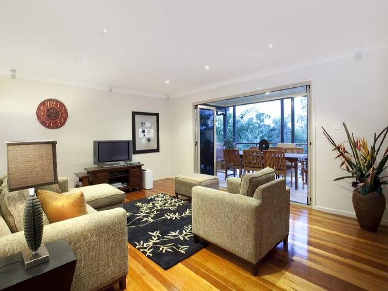 4 Orchard Terrace, St Lucia QLD 4067