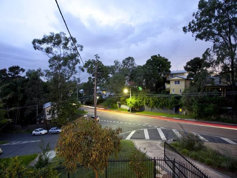 4 Orchard Terrace, St Lucia QLD 4067