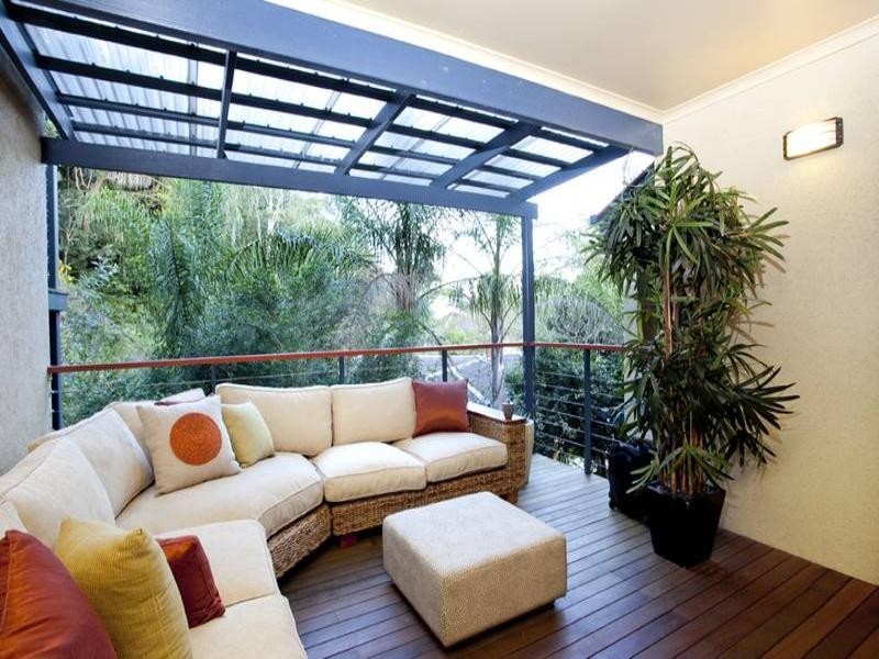 4 Orchard Terrace, St Lucia QLD 4067