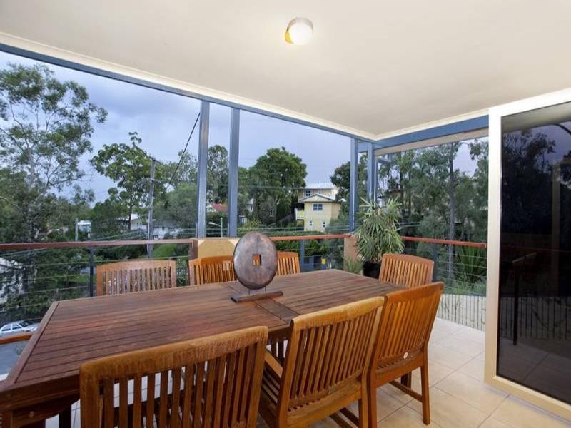 4 Orchard Terrace, St Lucia QLD 4067