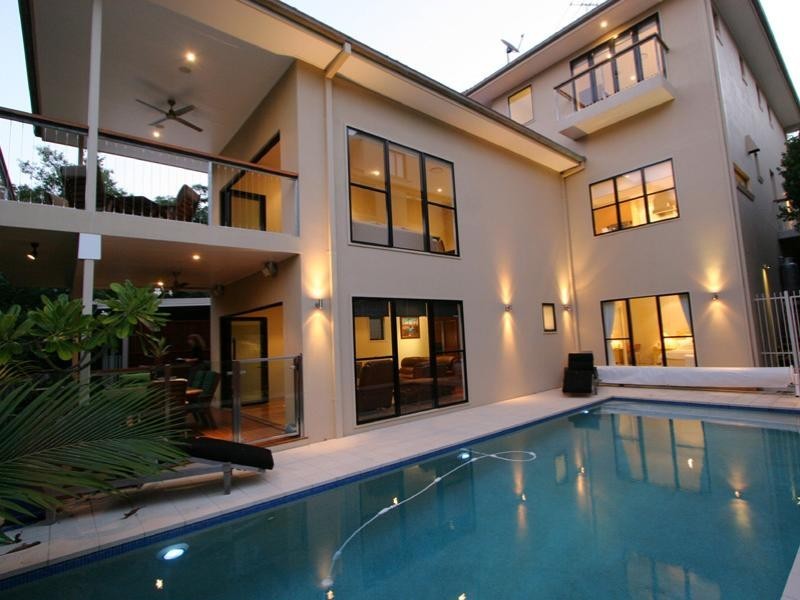 54 Seventh Avenue, St Lucia QLD 4067