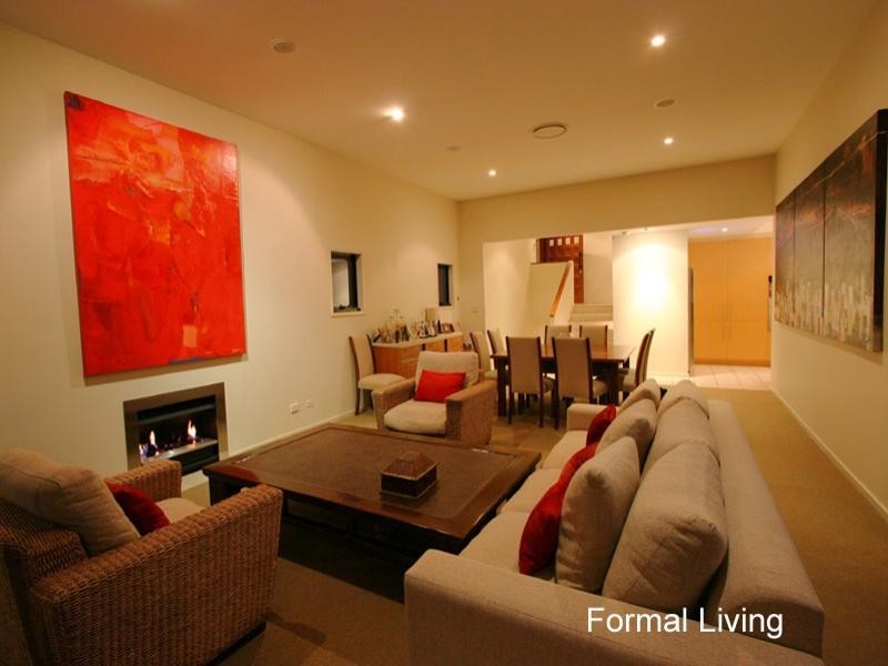 54 Seventh Avenue, St Lucia QLD 4067