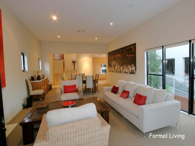 54 Seventh Avenue, St Lucia QLD 4067