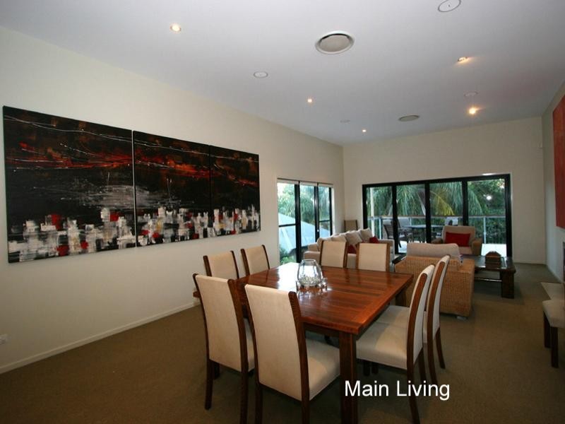 54 Seventh Avenue, St Lucia QLD 4067