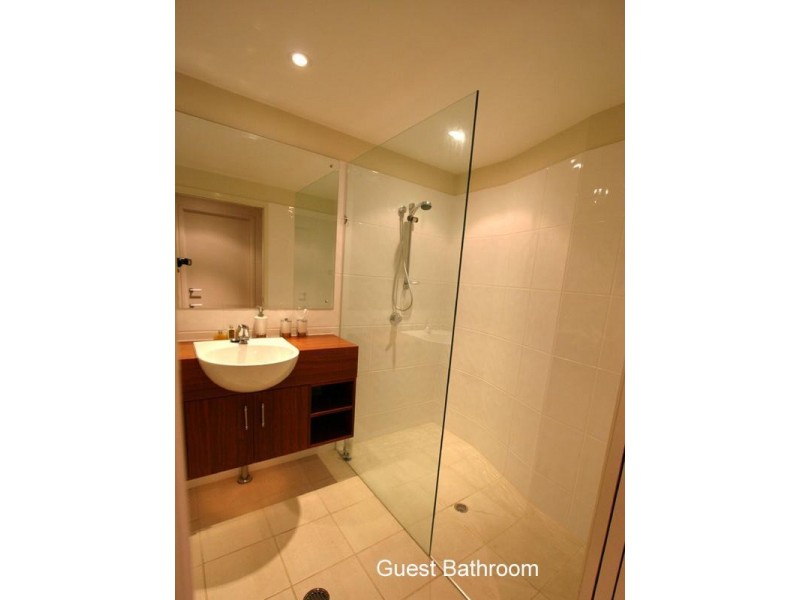 54 Seventh Avenue, St Lucia QLD 4067