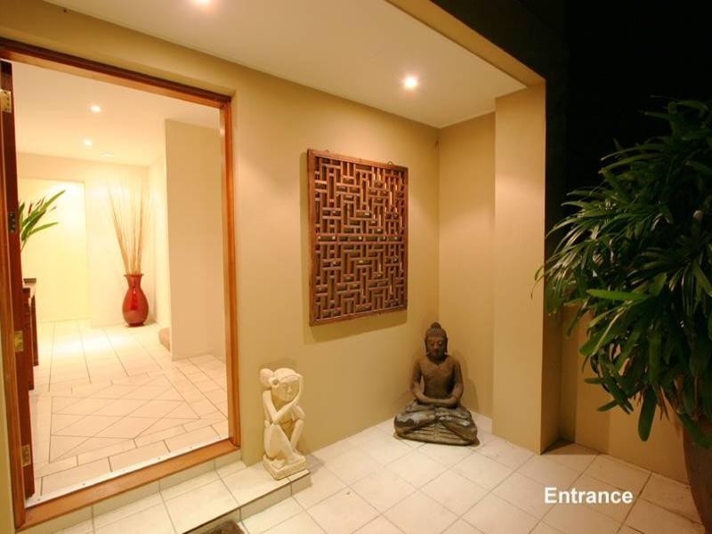 54 Seventh Avenue, St Lucia QLD 4067