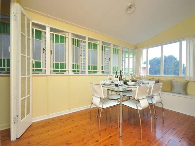 25 Wilton Terrace, Yeronga QLD 4104