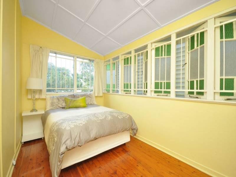 25 Wilton Terrace, Yeronga QLD 4104