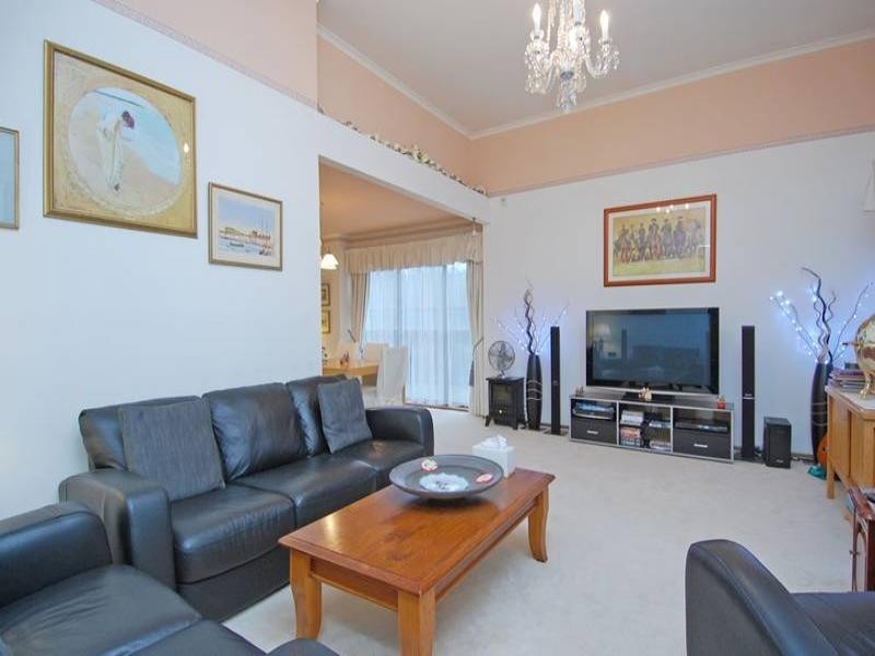 102 Arrabri Avenue, Mount Ommaney QLD 4074