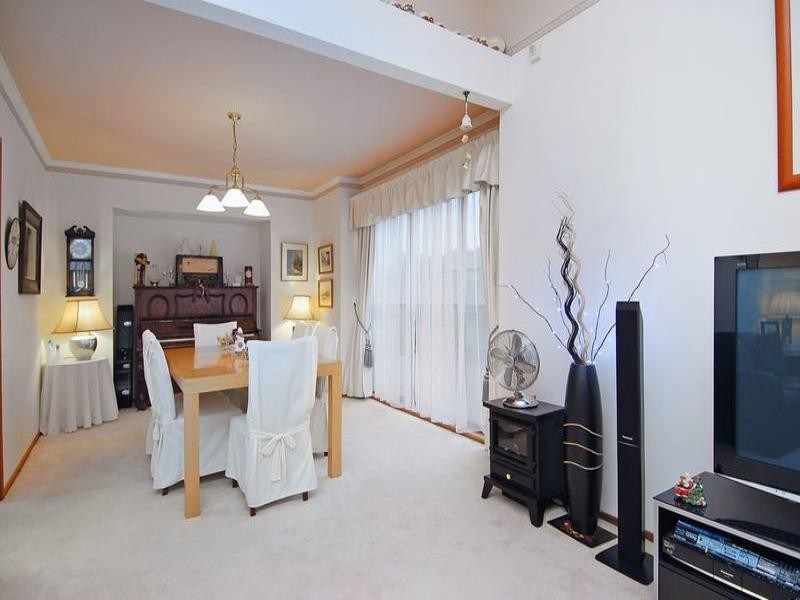 102 Arrabri Avenue, Mount Ommaney QLD 4074