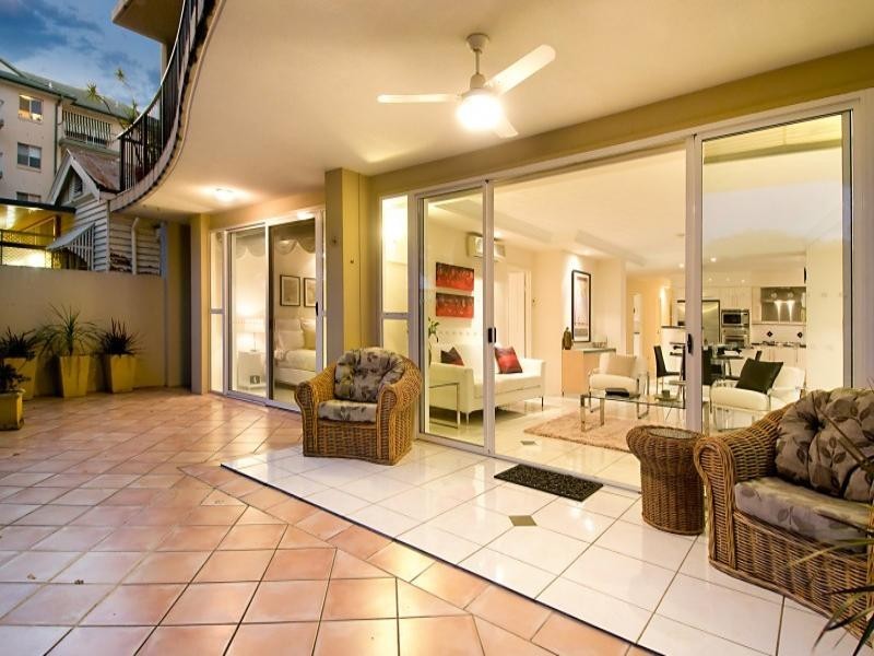 2/88 Oxlade Drive, New Farm QLD 4005