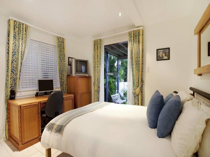 36 Ninth Avenue, Coorparoo QLD 4151