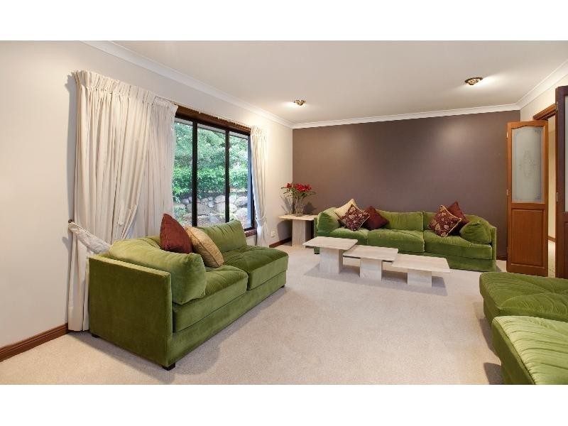 9 Bedwell Place, Mount Ommaney QLD 4074