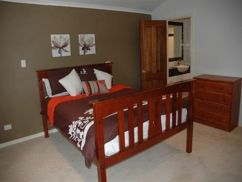 53 Kumbari Crescent, Mitchelton QLD 4053