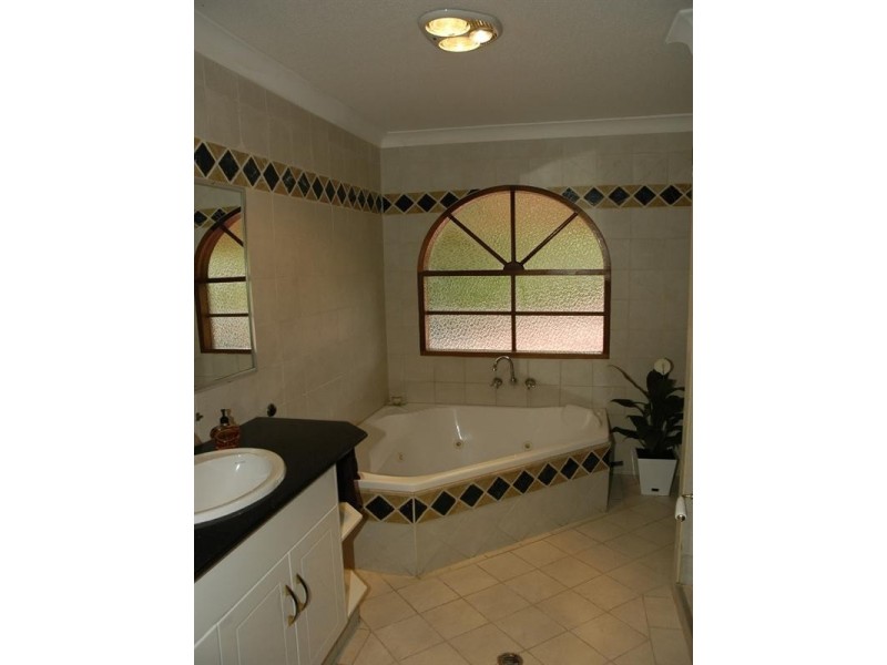 53 Kumbari Crescent, Mitchelton QLD 4053