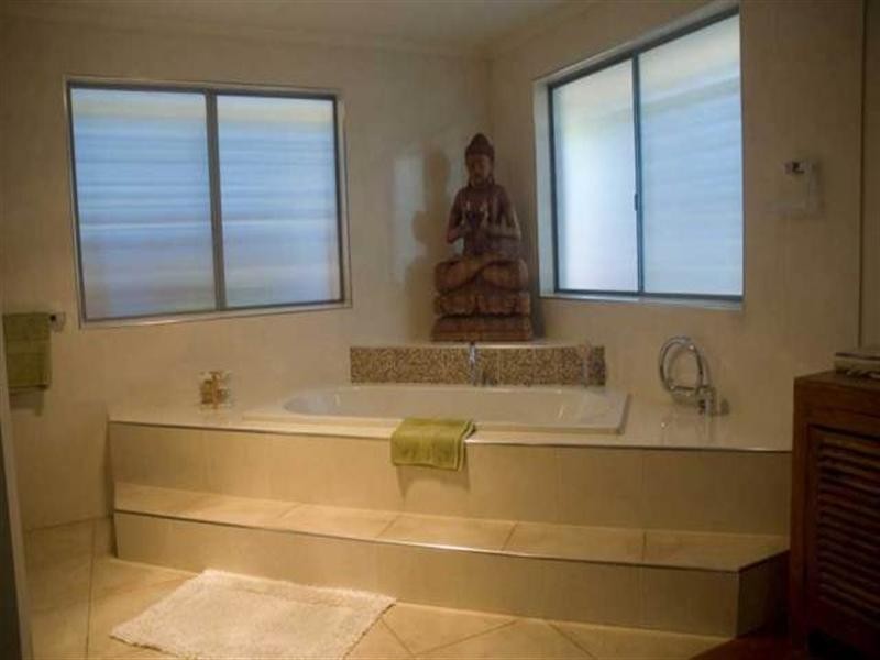 8 Hinkler Parade, Maroochydore QLD 4558