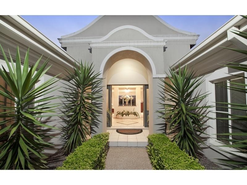 6 Windchimes Way, Hope Island QLD 4212