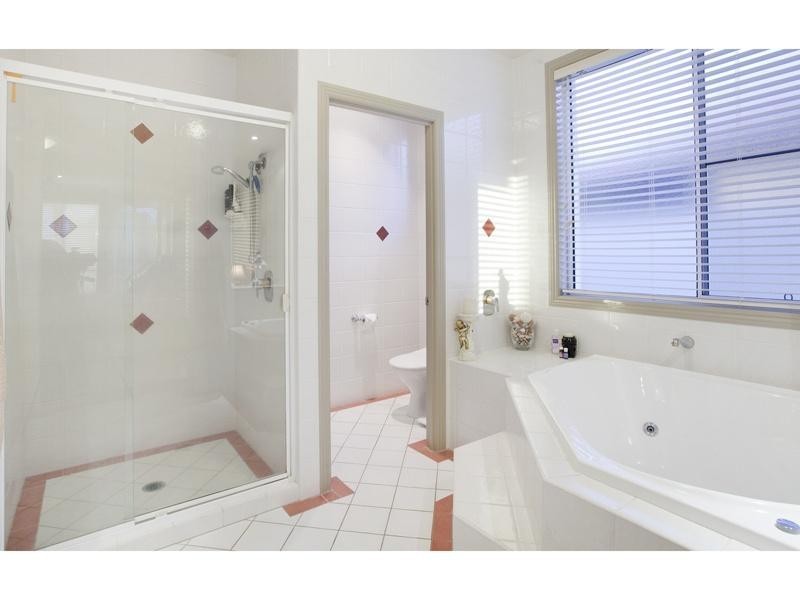 6 Windchimes Way, Hope Island QLD 4212